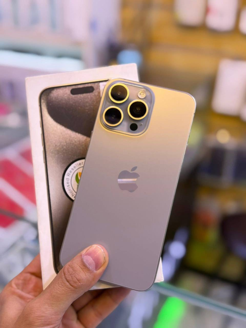 ايفون 15 برو ماكس ضمان ماستر وكاله اصلي ذاكره 256 بطاريه 96
نضافه 💯💯 جهاز لا مفتوح ولا مصلح ضمان من مركز وين ميعجبك افحص ملحقات كامله 

السعر مليون و75 الف قفل اقوى سعر العنوان بغداد البياع 

***********
