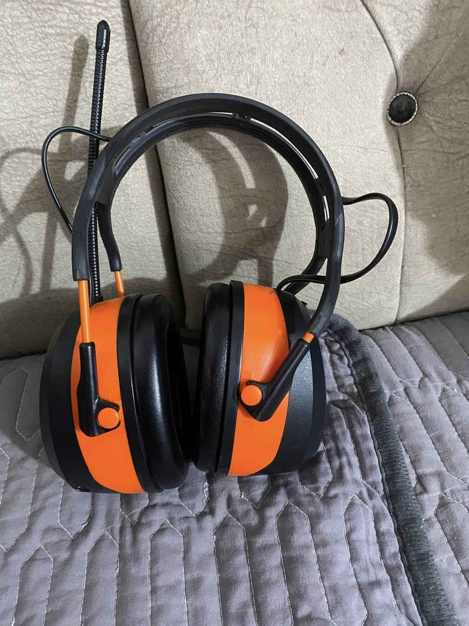 سماعات بهذا الشكل يمكن مال مهندسين خلي سعرك وبالعافيه


**إذا كنت صاحب هذا الإعلان وتريد حذفه لأي سبب، رجاءا أرسل رسالة إلى الدعم الفني**