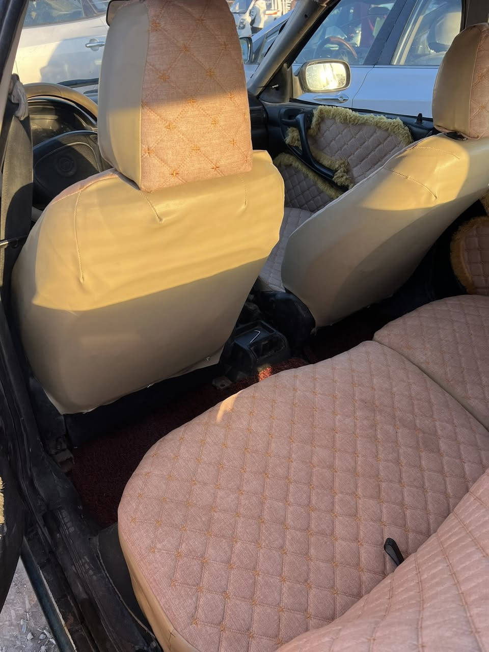 السلام عليكم 
اوبل استرا موديل 1994بغداد باسمي مصبوغه عام للجماليه بسبب الجراد بدون أي ضرر محرك 1800 دوش سياره مال جناي جاهزه كير محركً تخمً تاير كهربائيات كلها شغاله السعر 40ورقه وبيها مجال للاستفسار الاتصال ***********
