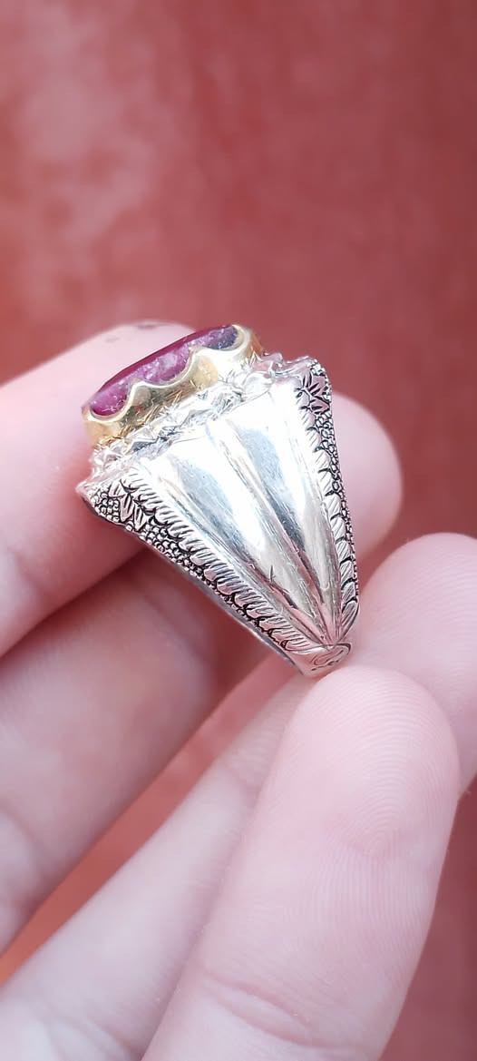 السلام عليــكم
لبيــع  بـ « 40 الــف»   بـــــدون عمله رجاءً قياس «23»
محبس ياقوت افريقيا فرط الرمان  داير نحاس
صياغه المبدع « طوبى»  عيبه شويه ثلمه كما واضح بتاشير 
باقي صور لمحبس بتعليقات خليتهنّ
بدون إحراج توصيل ماكو  ( بدون حجز رجاء اخوي )
مكاني  بغداد مدينه الصدر


**إذا كنت صاحب هذا الإعلان وتريد حذفه لأي سبب، رجاءا أرسل رسالة إلى الدعم الفني**