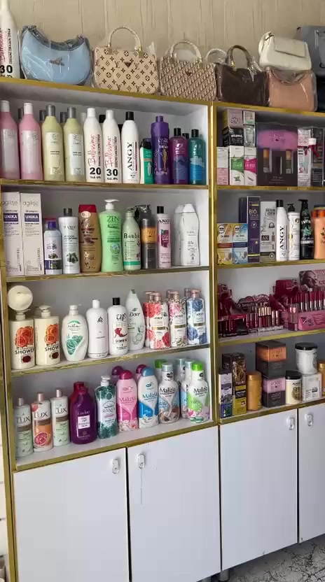 السلام عليكم اعيد النشر بسبب الوعود الكاذبه عندي محل فتحته لأبني سوالف نسوان مكياج عطور عنايه شالات ربطات جنط  من هل سوالف وأبني ما التزم بي شاب يريد يطلع و ماعندي أحد يگعد بي والله العظيم بس الفاترينات سويتهن بمليون و نص  مشروع حلو و مرتب السعر اربعه وبي مجال بسيط اجار المحل 125 والي يريد يأخذ الغراض و يأجر محل غيره يگدر واي استفسار اتصل على الرقم *********** بي واتساب 
العنوان حي ميسان 
الي ما يريد يشتري رجائا اعبر المنشور 
ملاحظه بيع فقط و كامل
