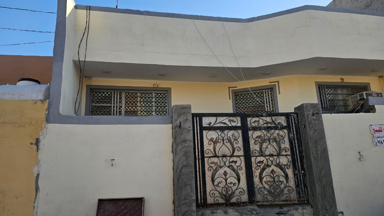 مشتمل مساحة 100 متر طابو زراعي خلف المستشفى بلدروز العام يتكول من غرفه نوم وستقبال وصاله ومطبخ ومجمع صحيات موقع جيد ان شاء الله وبسعر 65 مليون وقابل للتفاوض 
استفسار 
***********
