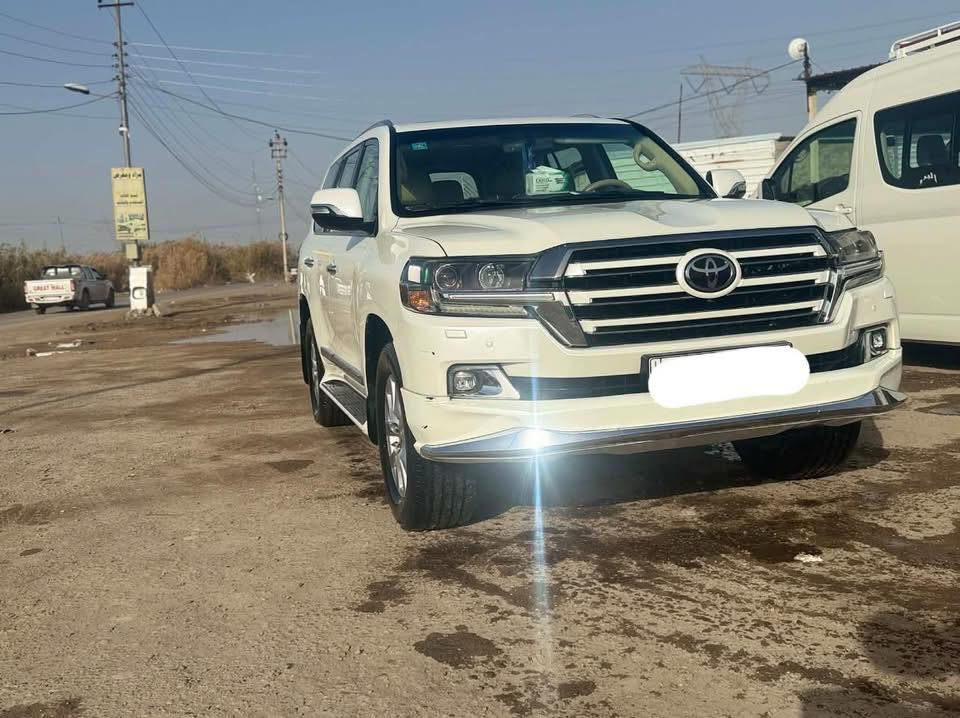 ﷽
‏‎سلام عليكم 
 للبيع او مراوس ب لاندكروز 2022
لاندكروز 🔥 2017  💣 ويت اديش🚀 GXR:
فول موصفات 
السياره احله من الصور بالحقيقه 
فول مواصفات 1/1 💯 :
1- فتحة 🕳️
2- بصمة 🔐
3- ماشية 91 حقيقي 🧡 وقابلة لزيادة 
4- حساس خلفي وامامي 🎶🔊
5- ثلاجة 🥶
6- كرسي كهرباء ⚡
7- تشغيل عن بعد 💥
8- شاشات عرض 💻
9-كامرات 2 دوارة 👀
10- 8  ايرباك 
11-دفع رباعي 🎮
12- شاحن واير لس

حجم المحرك: 4000 ✅
ملاحظة // السيارة كفالة عامة من جميع النواحي 
حته الدعاميات وشرط  الفحص ✅
جاهزة من كلشي مابيها اي نقص وبالعافية ع تكون من نصيبه
#مفخره_الأرض 🔥 
🟩 السعر المطلوب  _ ( 51 $ )💸وبيها مجال                             
الي يحب يتصل 
***********
