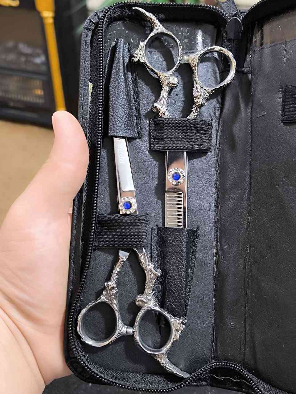 قطع امزون ثقيله مزخرفة ماركة
Truly wonder 
اكتب اعلى سعر


**إذا كنت صاحب هذا الإعلان وتريد حذفه لأي سبب، رجاءا أرسل رسالة إلى الدعم الفني**