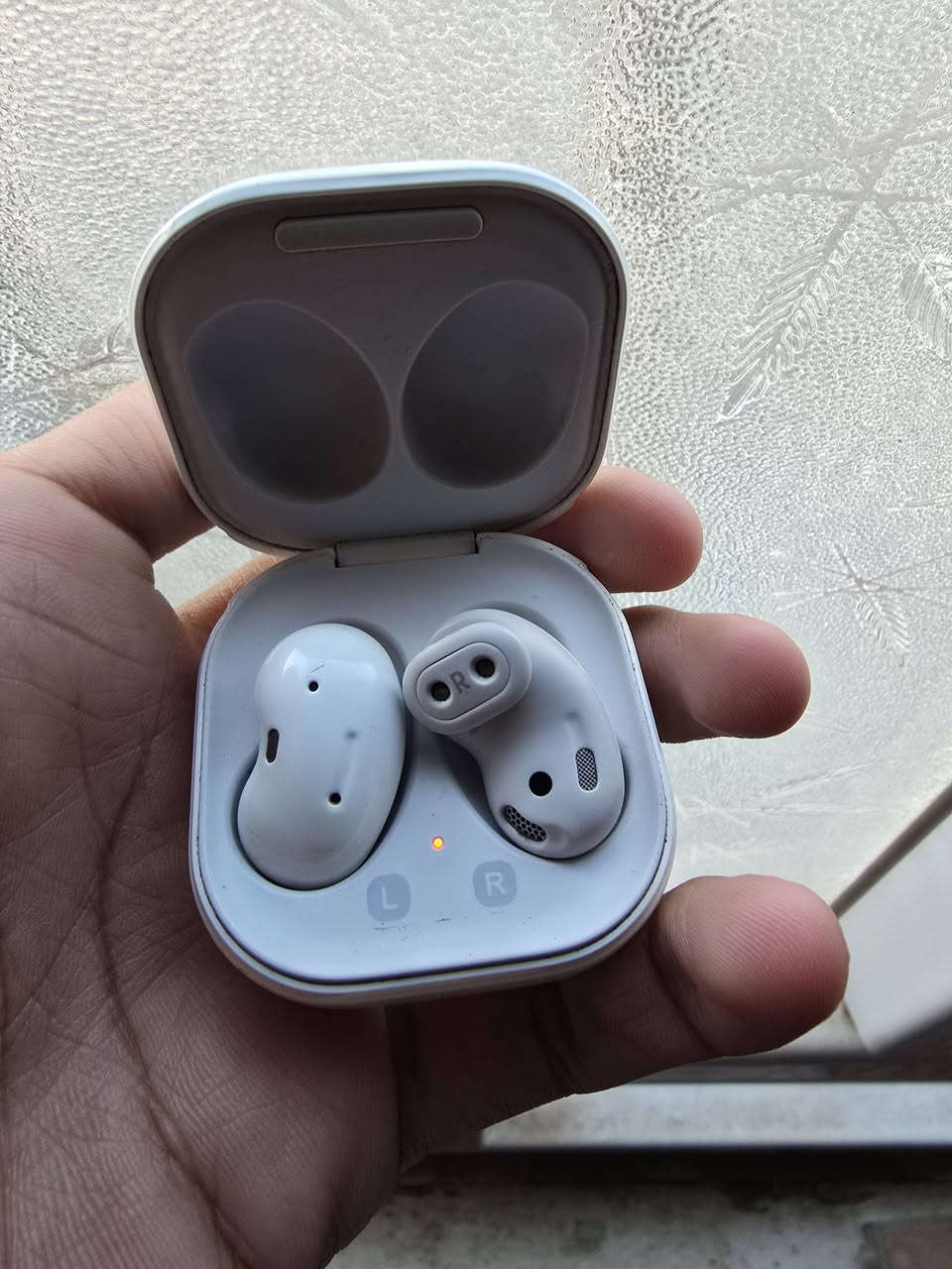 سماعه سامسونك الاصليه بيها ضمان
Galaxy Buds Live
بالشحن تخبال واضحه ونضيفه المكان ديوانيه قضاء عفك
هاتف ***********
