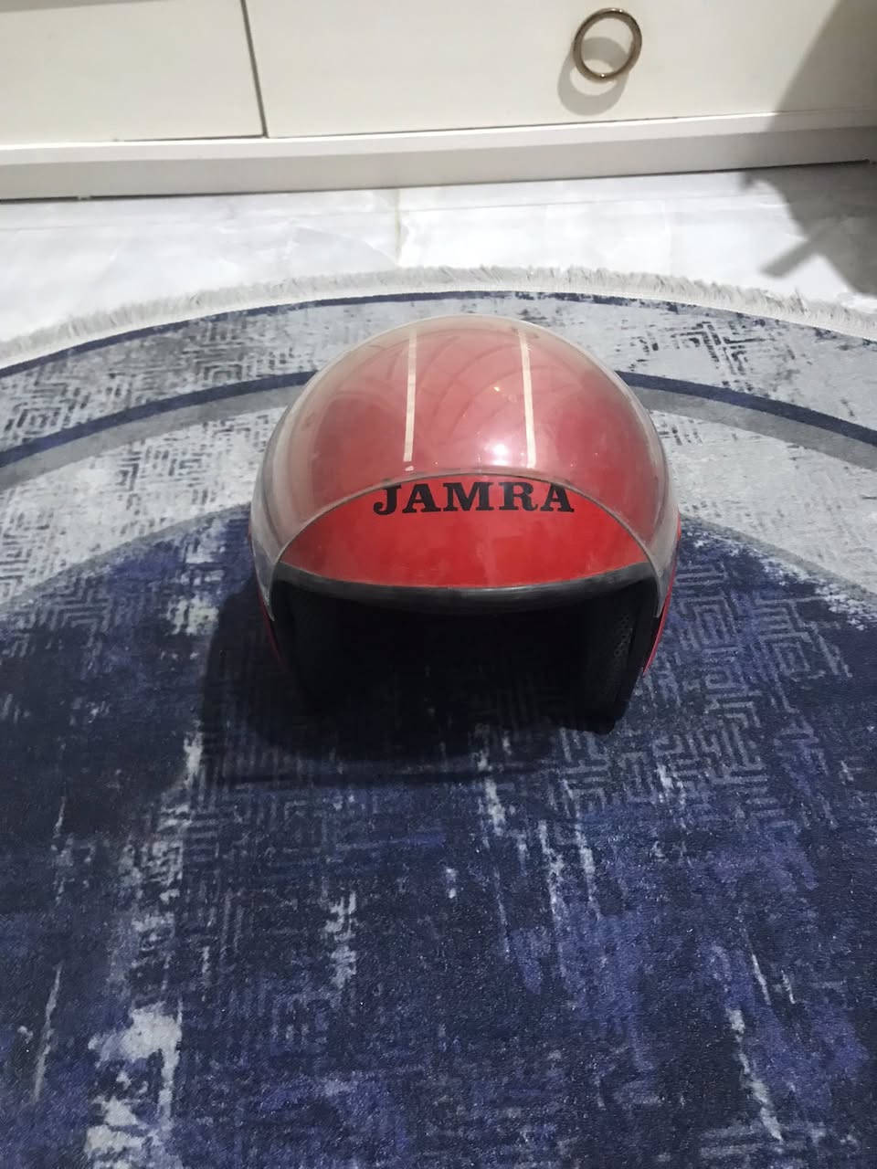 السلام عليكم
الخوذه الوحدة على 15 
المري إصليات الوحده 10 
لايت دولفين بس حطله كلوب يشتغل 
النظارات قيم وأخذ 
مامتواجد على الفيس 
***********
