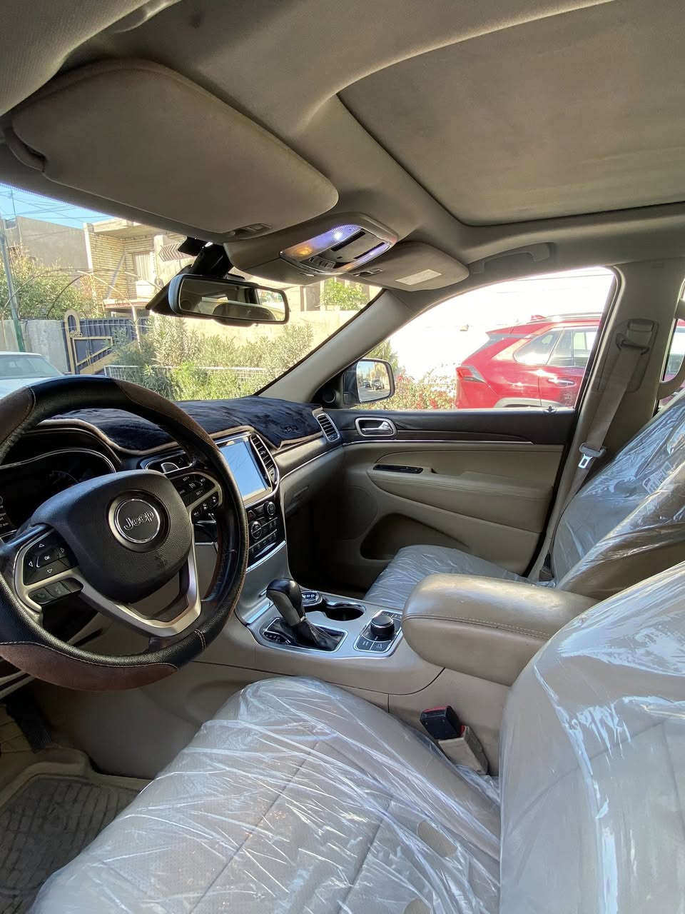 السلام عليكم 
١٧٨ وبيها مجال بسيط 

للبيع جيب كراند شيروكي اوفر لاند 
موديل 2016وارد خليجي  , 8 سلندر 5.7
رقم بغداد جديد ب اسمي سياره تحويل مباشر 
فووول مواصفات 1/1
* بصمة ، دخول ذكي ، تشغيل عن بعد .
* شاشة كبيرة تدعم كاربلاي .
* كشنات جلد ، كهرباء ، خزن ، تدفئة امامي و خلفي .
* بانوراما على طول السقف
* صندوق كهرباء .
* حساس خلفي ، كاميرا خلفية ، توقف ذاتي .
* شفتات ستيرن ، كروس سرعة .
* دفع رباعي ، 5 وضعيات قيادة .
* جكات هايدروليك (جوبلس) .
* منظومة زينون كاملة .
* اشاير بالمري ، مري قلاب ، تعتيم ، نقطة عمياء ، هيتر .
* اوتو ستارت ستوب .
* تبريد قطعتين .
* هوكات سحب امامي خلفي .
* وباقي المواصفات المعروفه
ماشية (١٧٠ الف) كيلو متر 

بغداد ، 
***********
