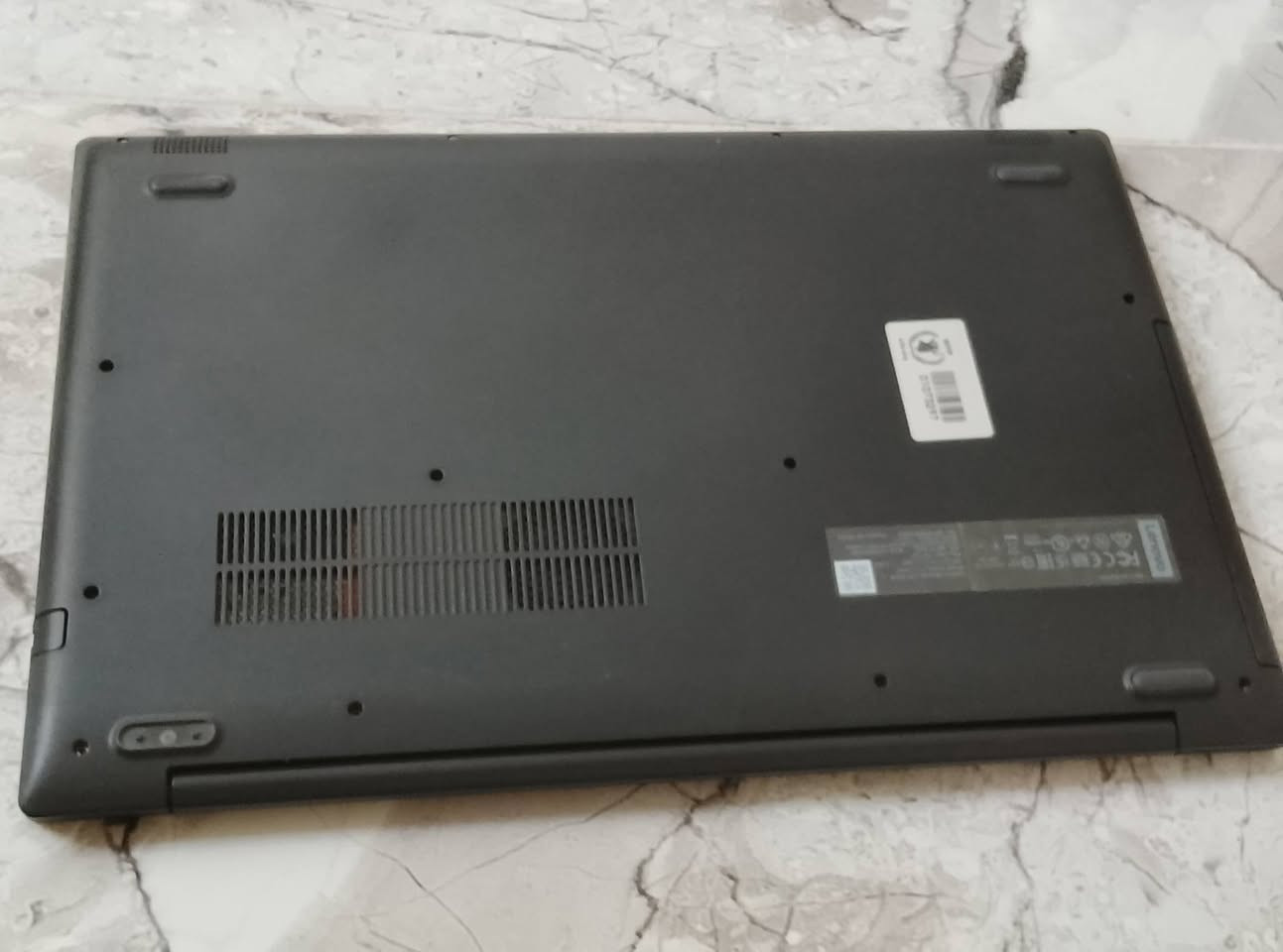 السلام عليكم ..
لابتوب لينوفو Lenovo Think pad 
لابتوب جدا نظيف وحجم جبير ونحيف سلم مناسب جدا لاصحاب المكاتب والطلاب الاكسل الورد والطباعة والتصفح وجميع برامج التواصل الاجتماعي وتعليم الاكتروني وبعض البرامج الأخرى 
حجم 15.6
رام 4   .   DDR 4
هارد  120  SSD السريع 
معالج cor i5 من الجيل السادس 
كارت شاشة.
antel (R) Graphics 520
بطارية جيدة اكثر من ساعة ونص 
شاحن لينوفو اصلي 
السعر جدا مناسب 125 الف 
مكاني بعقوبة تحرير


**إذا كنت صاحب هذا الإعلان وتريد حذفه لأي سبب، رجاءا أرسل رسالة إلى الدعم الفني**