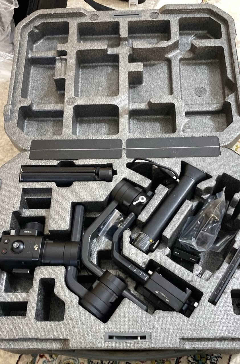 دژە لەرزینی dji ronin-s بۆ فرۆشتن نرخی زۆر هەرزان 
١٦٥$ گەیاند هەیە بۆ تەواوی عێراق زۆر پاک و خاوێنە بۆکسی خۆشی لەگەلە 
.................................
جهاز DJI Ronin-S المضاد للاهتزاز معروض للبيع بسعر مغرٍ للغاية يبلغ 165 دولارًا أمريكيًا. التوصيل متاح في جميع أنحاء العراق. نظيف جدًا وفي حالة ممتازة.


**إذا كنت صاحب هذا الإعلان وتريد حذفه لأي سبب، رجاءا أرسل رسالة إلى الدعم الفني**