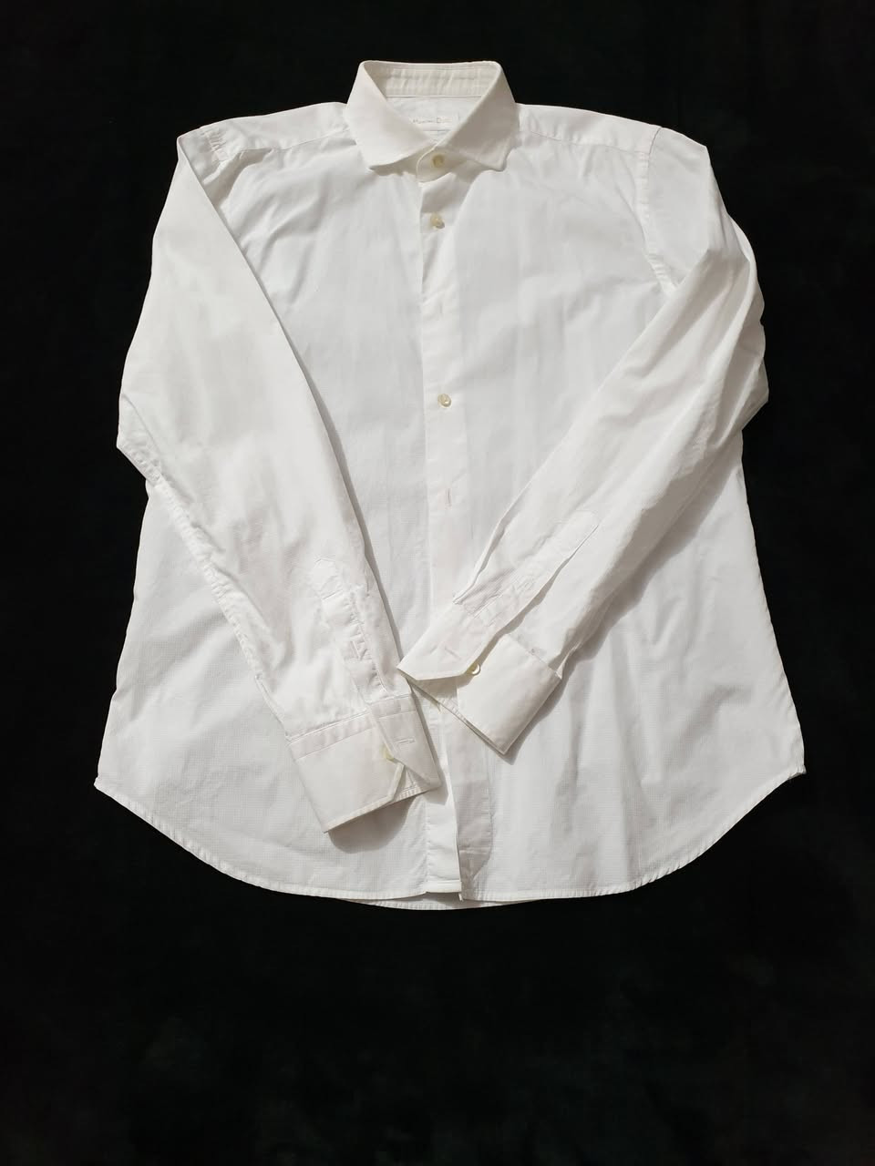 السلام عليكم جميعا...
قميص رسمي من ماسيمو دوتي
(( Massimo Dutti )) الاسبانية 
يلبس ميديم راهي... و لارج سلم فت
بالة و نظافة 💯 %
صناعة اسبانية ..
خامة مسننة ...
الطول 74 سم ...
عرض الصدر 54 سم
طول الردن 65 سم ...
السعر ثابت رجاء... 26 شامل التوصيل...


**إذا كنت صاحب هذا الإعلان وتريد حذفه لأي سبب، رجاءا أرسل رسالة إلى الدعم الفني**