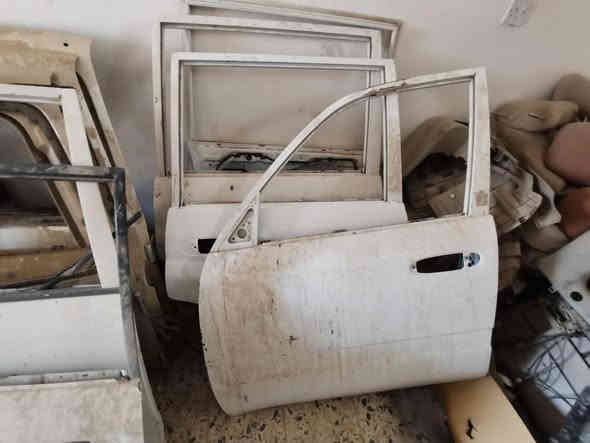 سلام عليكم لبيع غراض لاندكروز جديد ومستعمل متوفر من موديل 1998-2007 موجود حته قطع بدي  
مكاني بغداد وهذا رقم ***********
