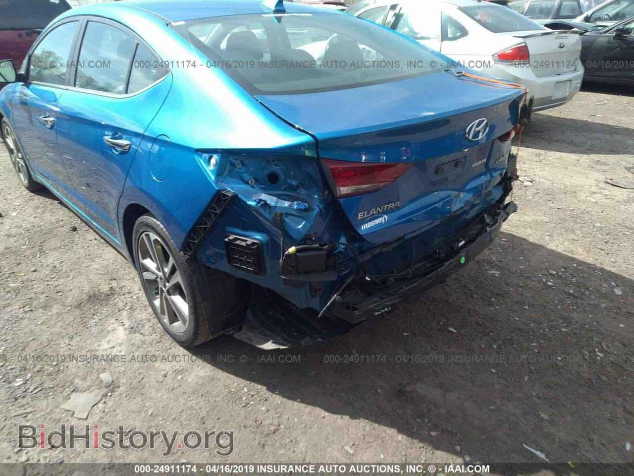 سلام عليكم النترا 2017 وارد امريكي LIMTED فول موصفات 
سيارة حادثة بسيط كلش فقط باب الصندوق الخلفي نفسة مصلح وبي كلير الحد الرقم والباقي كفالة موصفات السيارة كشنات جلد وتحكم كهربائي بصمة رادر السيارة بية تخم تاير ومنظومة زنون صدرة ستوه مبدل اصلي موبز بختصار ماتصرف علية ربع السيارة السعر 125$. وبيه مجال مكان بغداد ورقم بغداد الجديد وبسمي السيارة للتواصل *********** موجود وتساب بي

مرفق صور الحادث
