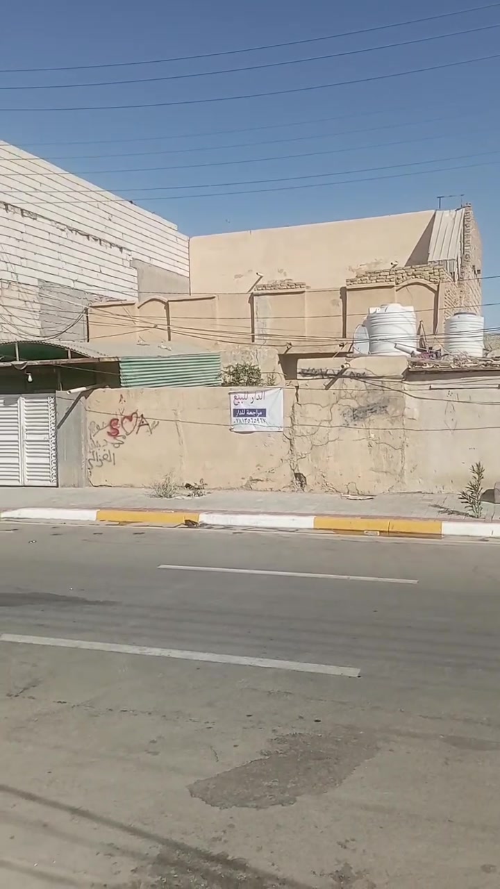السلام عليكم بيت طابقين قرب الكراج الطاقه منطقة 16 بناء قديم سعر 130مع المجال ملاحظه قرب الدار يبعد خمس أبيوت عن مدرسه وروضه ومستوصف كافت الخدمات يمه كراج الطاقه تصعد باب الحسين عليه السلام 500دينار ***********اثير ***********

