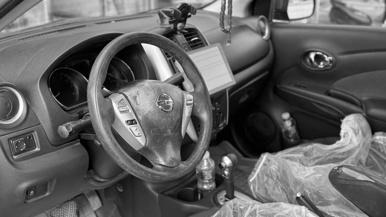 نيسان فيرسا 2015
السياره مصبوغه عام اثر حادث امامي بدون دواخل 
رقم بغداد باسمي شرط التحويل 
كير مكينه لوك وعلفحص 
تخم تاير 
ماشيه 100
سعرها 75 بيها شي بسيط 
مكاني بغداد التاجي 
***********

مكاني التاجي
