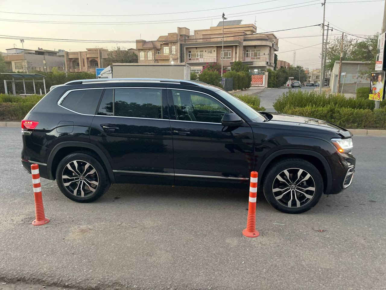 فولكس واکن أطلس 2023 ✅
SEL Premium R-line

سعرها ادخل ع رابط https://t.me/carssofiraq/15195

🔹 وارد أمريكي
🔹 أعلى فئة SEL Premium R-Line
🔹 محرك V6 سعة 3.6 لتر
🔹 دفع رباعي AWD
🔹 قير أوتوماتيك
🔹 7 ركاب

✨ المواصفات:
 • باكيت R-Line كامل
 • فتحة سقف بانوراما
 • شاشات ديجيتال
 • نظام ملاحة
 • صوت Fender الأصلي
 • مقاعد جلد كهرباء (تدفئة + تبريد)
 • رادار، المحافظة على المسار
 • Blind Spot
 • كاميرات 360
 • تشغيل بصمة
 • باب خلفي كهربائي
 • جنوط R-Line

🎨 الصبغ: 1 قطعة فقط
🆔 رقم الشاصي: 1V2FR2CA7PC512717
مكان أربيل 
واتساب ***********
.
.
🚗اعرض سيارتك ع اقوى قناة تلكرام للبيع و شراء سيارات ادخل ع رابط 
👇👇
https://t.me/carssofiraq
