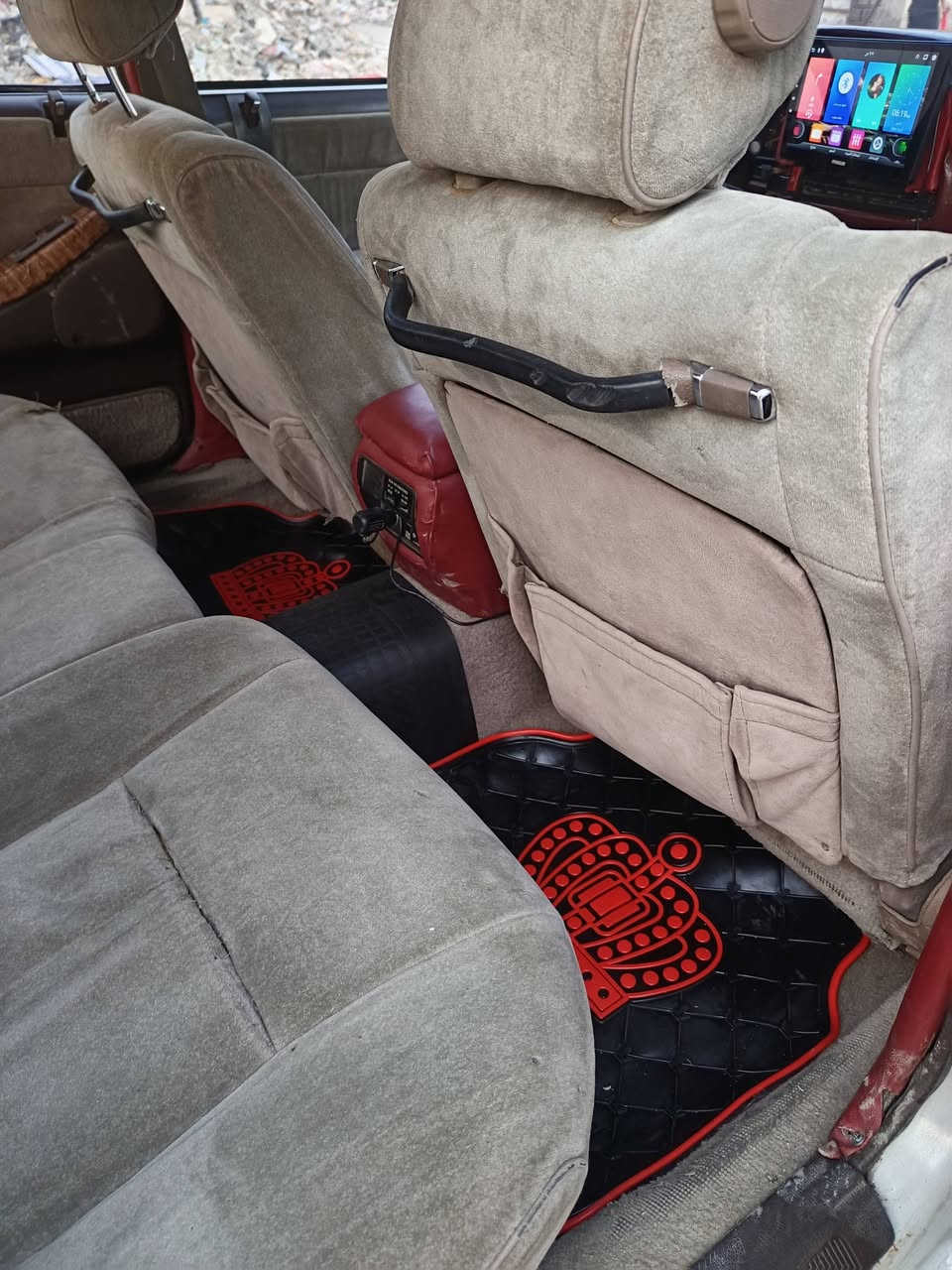 للمراوس ب ليفان خصوصي واوتماتيك نضيفه اذا محور كورله مو مشكلة ملاحضه ماريد تكسي
 السلام عليكم عندي هارتوب موديل 91مكينه جديده دشبول جديد تخم تاير جديد كهربائيات كلها  كامله سنتر لك أربع بيبان وصندوك منضومه زنون باتري جديد تتفئه شغاله شاشه سماعات كلهن جدد نقص تبريد ولحداديه 50بميه دركه ستيرن ملكه جديد رقم دولي بسمي سنويه 29 رقم نجف مكاني بغداد رقم ***********سعر 55
