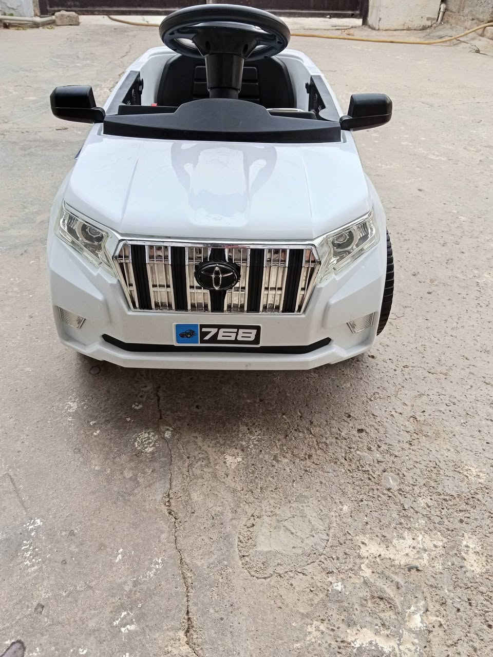 سلام عليكم ورحمة الله وبركاته سيارة أطفال شحن للبيع عل ريمونت كونترول نوع برادوو بنظافة جيدة السعر 60 الف وبيها مجال لمن يريد الشراء المراسلة على الخاص ***********
