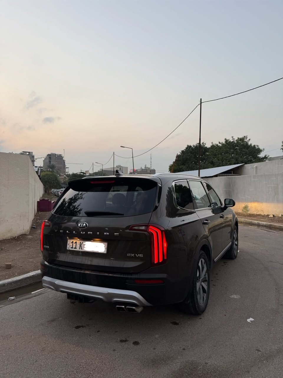 كاتب كل التفاصيل وسعر مناسب 
كيا تيلورايد  فول 1/1 vip EX شواصي مكفولة 
✨موديلها ٢٠٢٠ مسجله ٢٠٢٢  بالسنوية ✨
تحويل مباشر شرط ثاني يوم ب اي مرور باسمك 
✨السعر 186 ورقه وبيها مجال  ✨
رقم بغداد انكليزي باسمي سنويه الى 2030
تحويل مباشر شوكت مايعجبك 
ماشية فقط 54 الف فقط حقيقي 
بيها صبغ بنيد وصفحة السائق 
شواصي مكفولات وسونار مرفق وصور الضرر مرفقات 
محرك وكير نضيفات 
فئة  EX فول مواصفات 1/1 للاخير 
تشغيل بصمة (محرك + أبواب)
فتحة سلايد
أنظمة قيادة متعددة (ماوس)
تدفئة الكشنات + الستيرن + تبريد الكشنات
شاشة كبيرة + كاميرا خلفية
حساسات خلفية
رادار أمامي + نظام توقف ذاتي للحماية
شاحن وايرلس
كشنات VIP جلد ابيض منفصل + كشن كهربائي
مخارج شحن وكهرباء في كل السيارة
إضاءة نهارية LED
هند بريك بصمة + أوتو هولد + أوتو ستوب
رادارات خلفية + توقف ذاتي في حالات الخطر
تحكمات فول بكل السيارة
ويل كب جبير
محرك   6 سلندر
داخلية باللون الابيض
شاشة كبيرة 
مكاني  بغداد _ المنصور  للأستفسار: 
  *********** 
شباب كاتب كل التفاصيل الي يريد يشتري يتصل وما أقصر ويا
