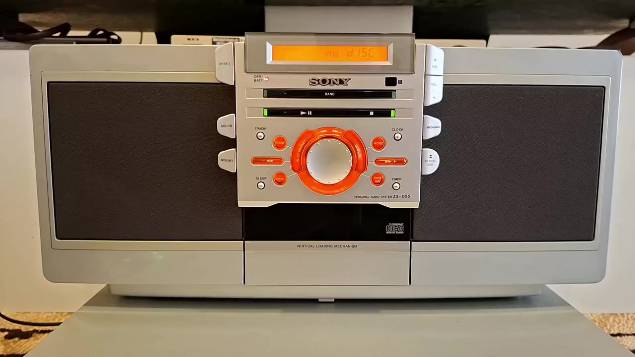 سلام عليكم 
مسجل من ماركة سوني ياباني كاسيت قلاب 
راديو 📻 ثلاث موجات و CD 💿 aux 
جهاز نضيف جدا صوت بي نقاوه شغال بالكامل كهرباء ٢٢٠ فولت و باتري 
سعر ١٣٥ الف للاتصال *********** كركوك 
توصيل كافة محافظات
