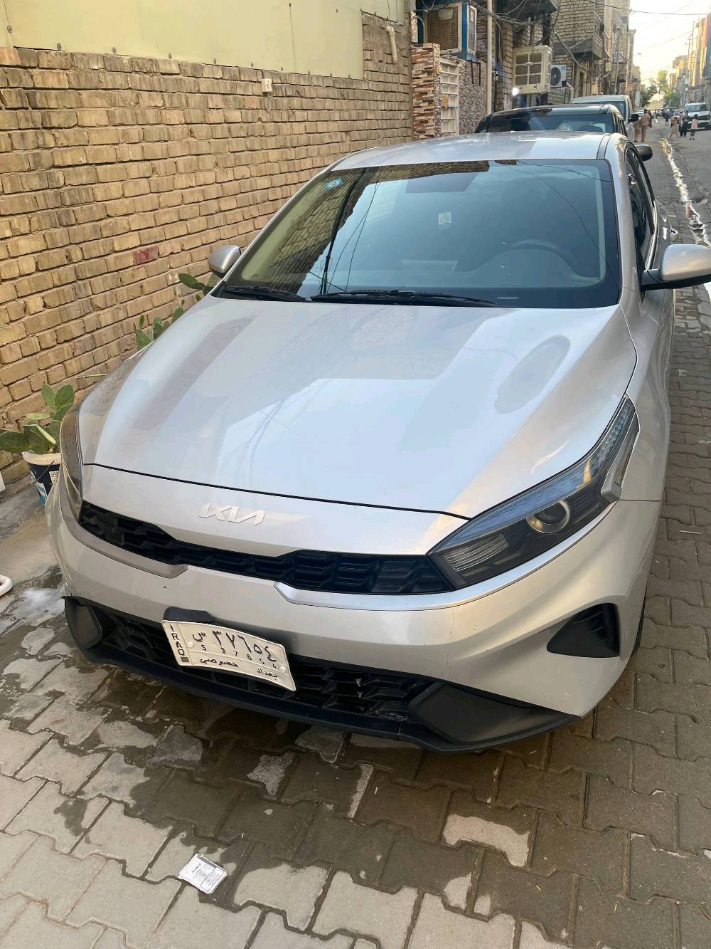 كيا سيراتو 2023
محرك 1600 
كير محرك صدر تبريد مكفول
سيارة مكفولة من صبغ وتبديل وفتح
بيها ملاحضات بسيطة شخوط بل باب وطخة بلهلال
ماشيه 123 الف
رقم بغداد الدولي باسمي السيارة تحويل ثاني يوم
هزة جديدة وسنوية ل28 
رايدها 160 وبيها مجال بسيط
مكاني بغداد الشعلة او حي العدل
 ***********