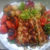 نص كيلو كباب دجاج 10اشياش ب 6 ونص مع الصمون والمقبلات مطعم بيت النار 😋...
