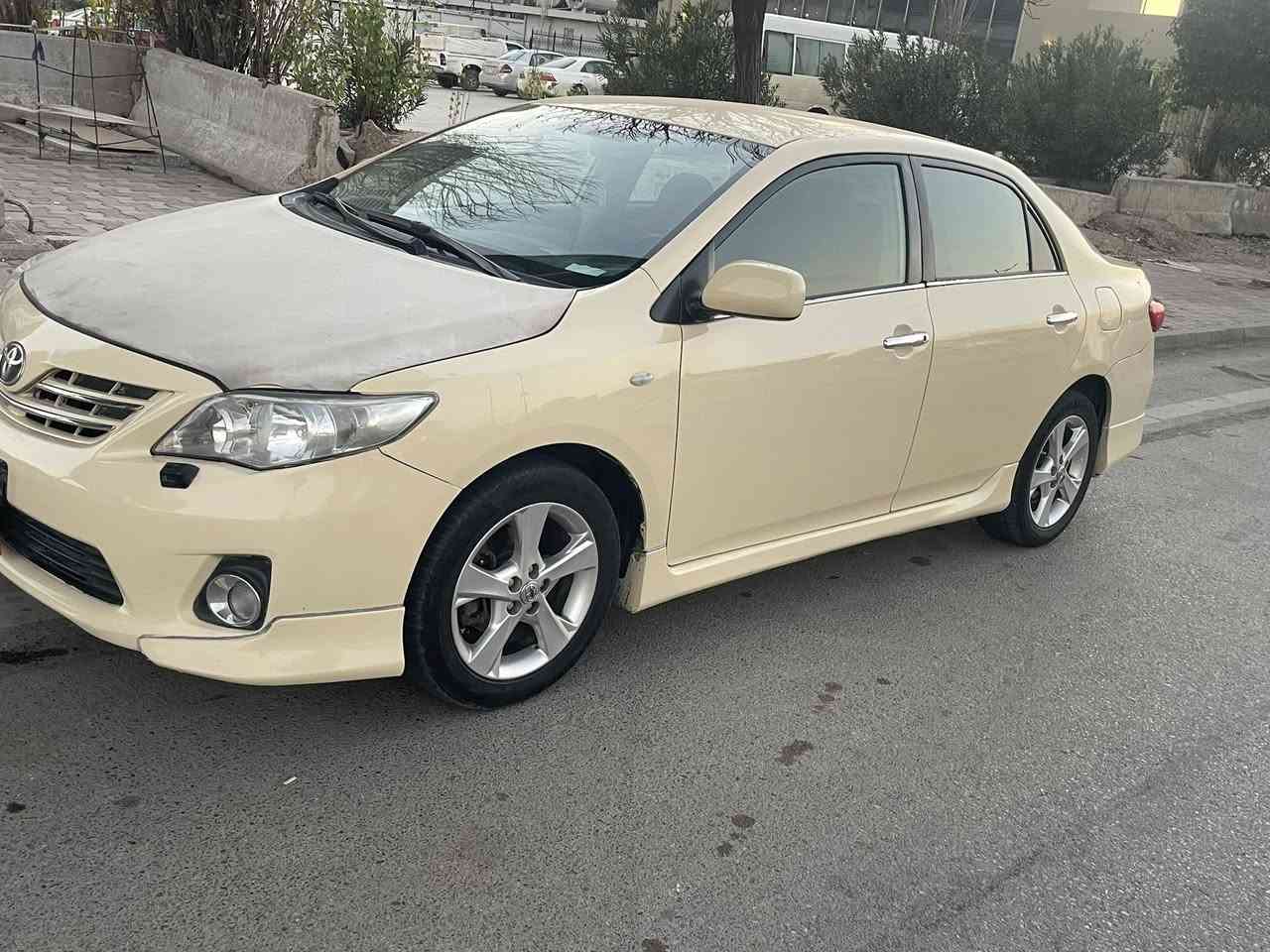 كرؤلا موديل ٢٠١١  زؤر پاكوجايز و بيمةسرةفة مةكينةي بةشةرت رون كةمناكات  سي پارجةبوياخ ساردي نية چالو شوختي نية  لةگةل پةلةيةك سةقفي  بي ناوگردن. دواو پيشي كةپسة  سةنةوي بةسةرجووة  قوفل  ١٠٨ گلا  سةيارةكة مالي دؤستة  ژمارةتةلةفون ***********
