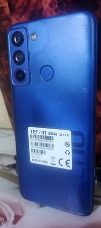 تلفون تكنوا لايت 5 نظيف جدا.. بي فطر شاشة خفيف مع غراض كامله  السعر ٦٠...