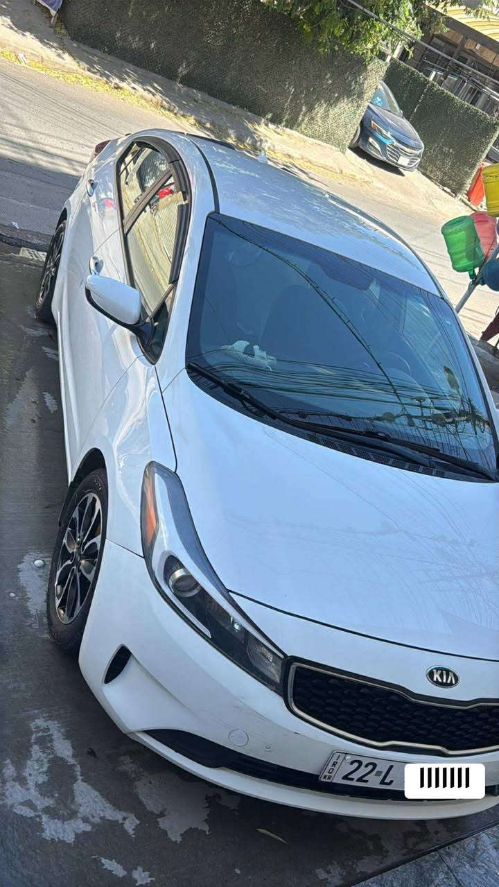 فورتي 18
سيارة  مثل مواضحة بالصور ضربتها بامريكا
وصارت ضربة هنا حافة البنيد اصبعين

ماشية 79 ميل
مكانها بغداد

سعر 112

***********
