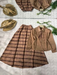 قميص وتنورة • ساتان تركي • مقاسات ٣٨-٤٦