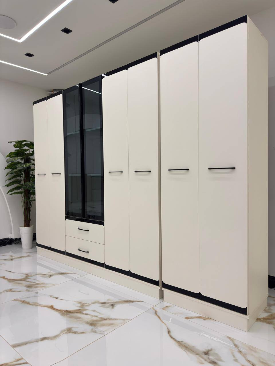 *موديل       سوما        الحديث*
سعر 950 الف موجود توصيل كافه المحافظات نقل وشد حجز على الخاص
*7 قطع          كنتور ملحق*       💰💰
1- ضهر الغرفه 5 ملم بالكامل     🛠️🛠️
2- برغي وجوي حديد                🔩🔩
3- إناره بالكنتور والكوميديات والميز تواليت 
4- *نرماده هيدروليك*              🥰🥰
5- *سكك 3 مراحل الممتاز*      🥇🥇
6- يدات حديد                            🥷🥷
7- ابواب المنيوم وزجاج اسود فوما 
8- طابوريه  تركيب                      🎁🎁
9- السرير ثابت


**إذا كنت صاحب هذا الإعلان وتريد حذفه لأي سبب، رجاءا أرسل رسالة إلى الدعم الفني**