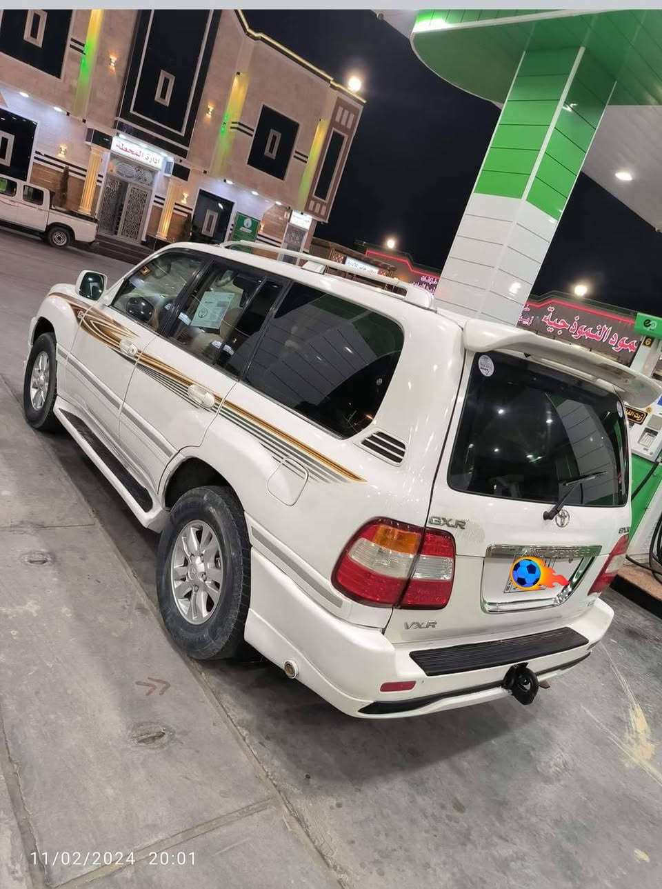 السلام عليكم للبيع لادنكروزر 2002
السعر 160 وبيه مجال فول موصفات محرك 6 محرك وكير مكفولات حداديه جديده تخم تاير  3قطع تبريد دواخل جلد وبيه 3قطع  دبل تانكي فور ويل رقم السياره بغداد انكليزي  وثلاجه وفتحه ومنضومه غاز 80 انسه شي اسمه بانزين منضومه زنون كامله   مكان السيارة  كربلاء 
رقم الهاتف ***********
