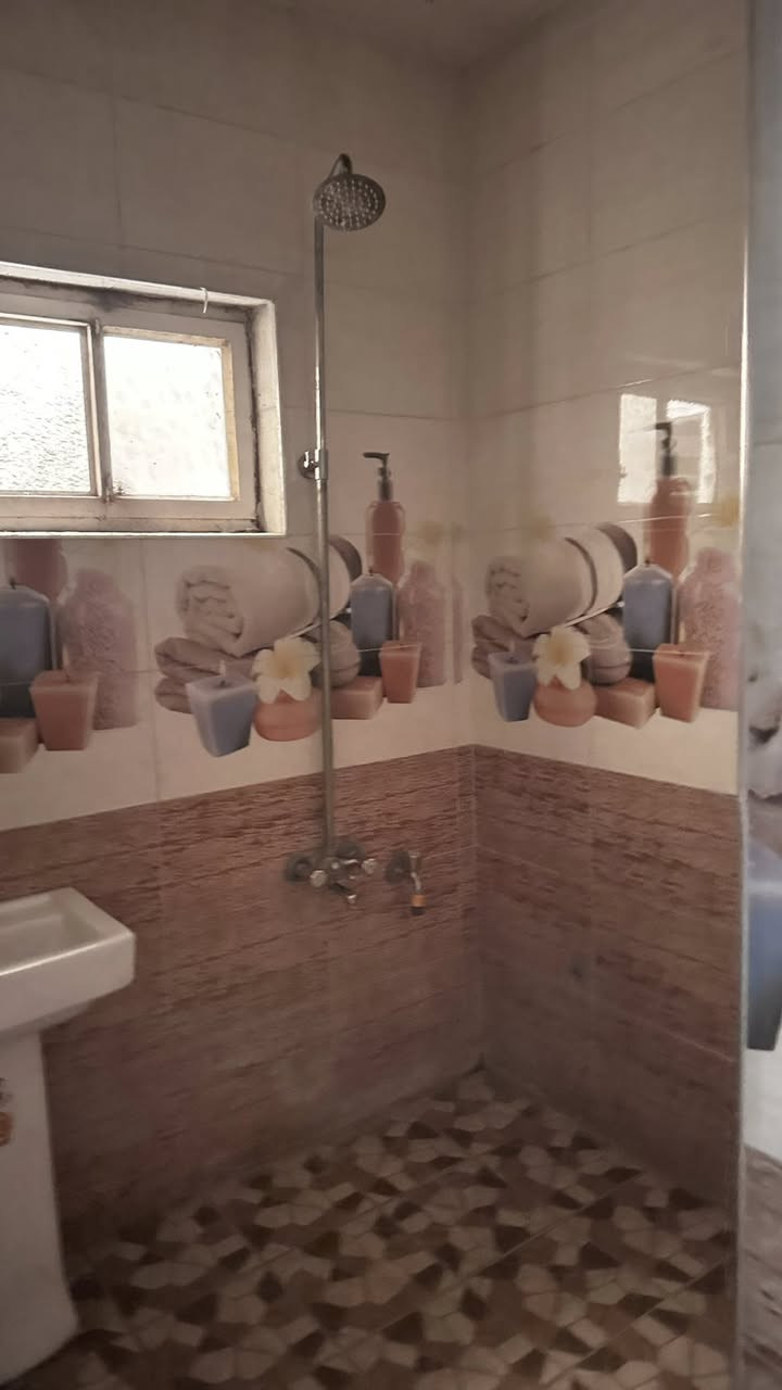 مشتمل للايجار طابق ارضي مساحة 100متر في حي اور خلف جامع عمار بن ياسر
يحتوي المشتمل على استقبال وحولي مطبخ

 وخدمات وترك وغرفة نوم 

المشتمل معزول تمامآ عن الطابق الثاني 

سعر الايجار  400 الف قفل غير قابل للتفاوض! 

للاستفسار 

*********** 

مكتب العقابي للوساطة العقارية
