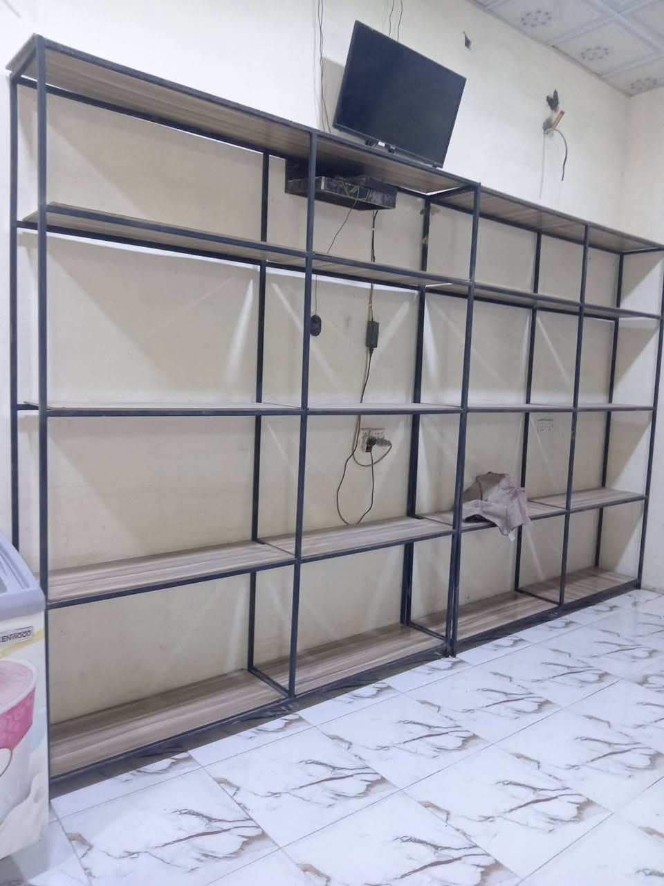 أسواق للبيع  وبراداد 8 برادات ورفرف لموقع حي المعلمين شارع لسايدين مقابل جامع لشهيد وضاح السعر خاص ***********
