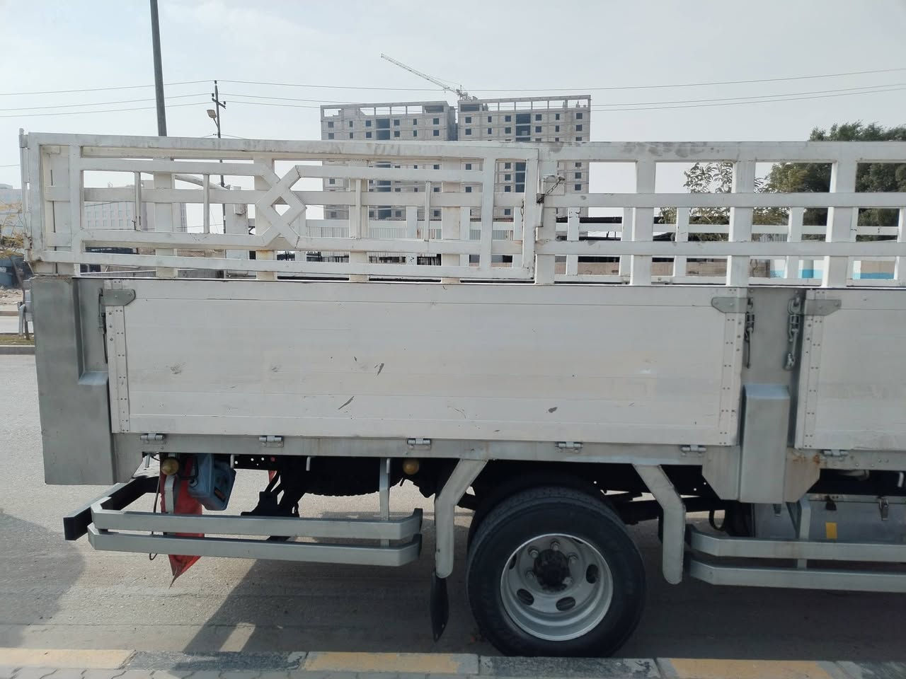 السلام عليكم. بدي هينو للبيع طول ٦ وربع ارضيه حديد قواطع حديد السعر ٢٥ مكانه النجف الاشرف ***********
