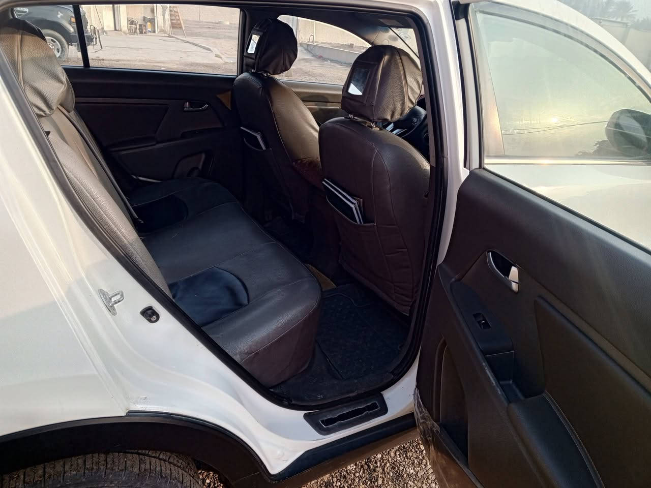 السلام عليكم
سبورتج موديل 11 بأسمي صبغ فقط هلال جاملغ خلف السائق السنويه انتهت هذا الشهر مكينة 2000 على وضع الشركه ممفتوحه  تخم تاير تبريد تدفئه سياره خير من الله مال جناي صار اكثر من سنتين عندي لا تنقيص لا بخار،، بابل جبله ،،السعر 140 رقم الهاتف ***********
