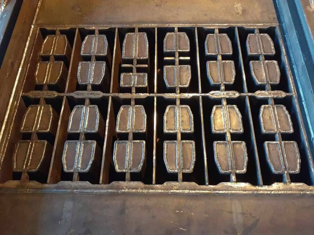 بسم الله وعلى بركة الله تعالى
حداده لتصنيع القوالب بكافه القياسات وحسب الطلب كركوك الحي الصناعي مع تجفيت الكابسات وملحقات معمل بلوك ***********
