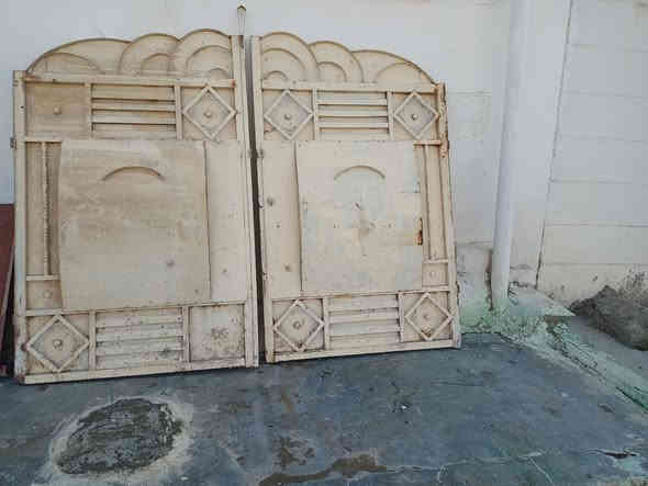 سلام عليكم باب حوش بدون جرجوبه وباب ثاني كامل معه جرجوبه سعرهن 60 وبيه مجال لطيبين  عنواني كركوك حي الحجاج ***********
