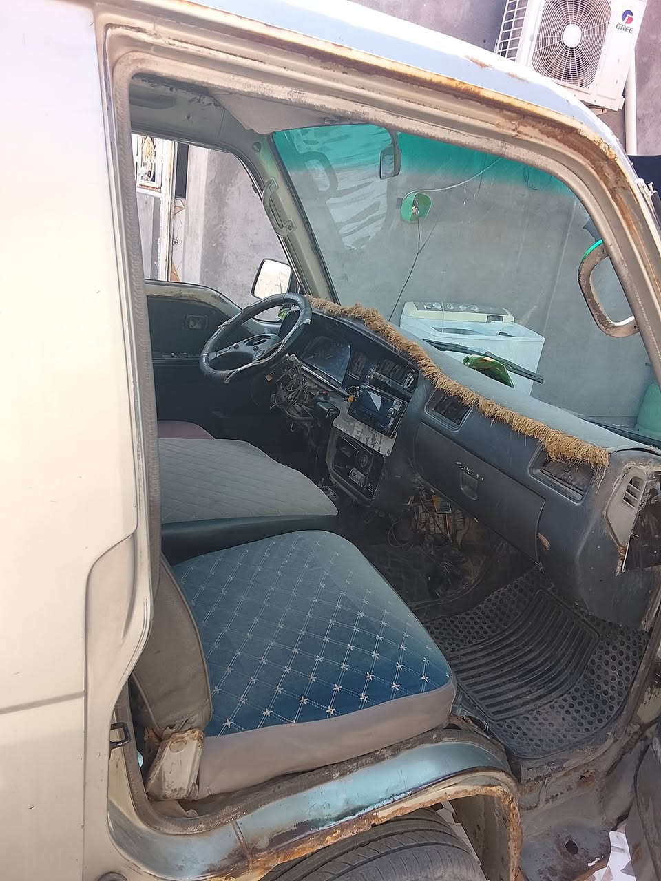 سلام عليكم كيا نيسان محرك ونجي اوتوماتيك المحرك بي تبخير كير وأكسن وحداديه كلش زينات وتحويل مباشر ثاني يوم ...:المكان البصرة ابي الخصيب السعر 36.  الرقم الواتساب للتواصل***********
