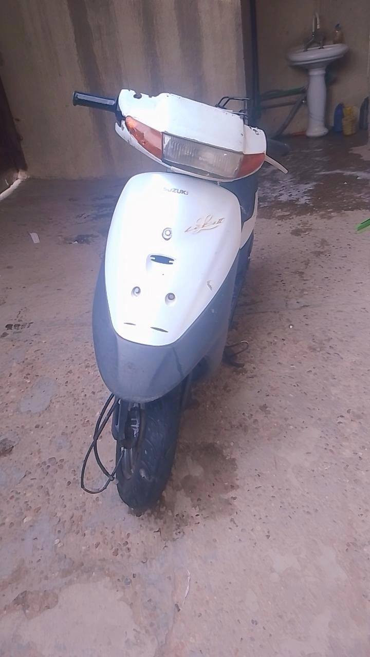 سلام عليكم دراجه للبيع ساسوكي نضيفه فول مواصفات سلف شغال هندر شغال اي نقص ما بيهه السعر 200 وبيهه مجال بسيط
بغداد حي العامل 
للستفسار ***********
