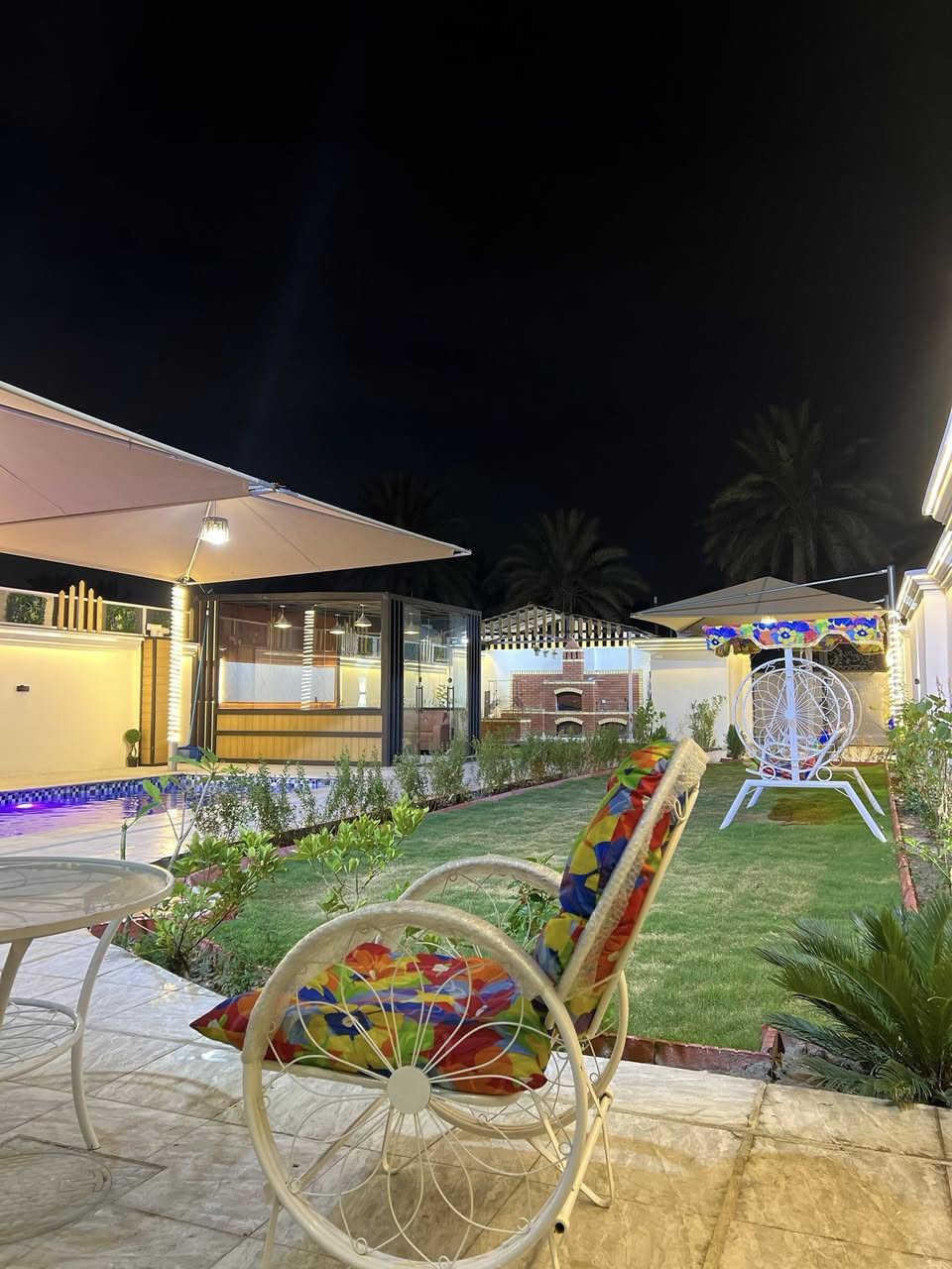 سلام عليكم مزرعه للبيع ركن
500متر واجهيه 12ونص متر ونزال 40 متر 
بناء طابق واحد 
يحتوي المزرعه .ع(2غرف نوم _صاله كبيره _صحيات عدد3 _مطبخ _مسبح كبير _جلسه خارجيه _مكان للشوي كامل من كل شي 
المزرعه شغلها درجه أولى مع الخدمات 
🛑ملاحضه المزرعه جاهزه للسكن 🔑 
🛑ملاحضه المزرعه ما مسكونه ولا ماجره  
⬅️نوع العقار طابو زراعي سند 25 إقرار محكمه 
⬅️العنوان #بغداد -الدوره -البوعيثه -شارع الزهور 
🛑الاستفسار خاص أو الاتصال ع الرقم 
☎️***********
