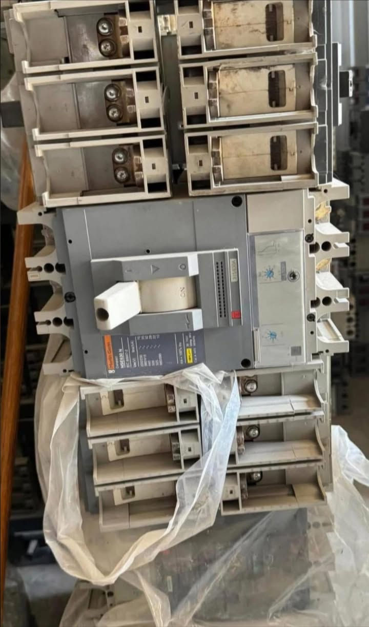 ألسلام عليكم يتوفر
قاطع MG شنايدر فرنسي أصلي 

      👈٤٠٠ أمبير ١٢٥  ألف 👉

      👈٦٣٠ أمبير ١٥٠  ألف 👉

توجد خدمه توصيل لكافه ألمحافظات 

👉***********👈
