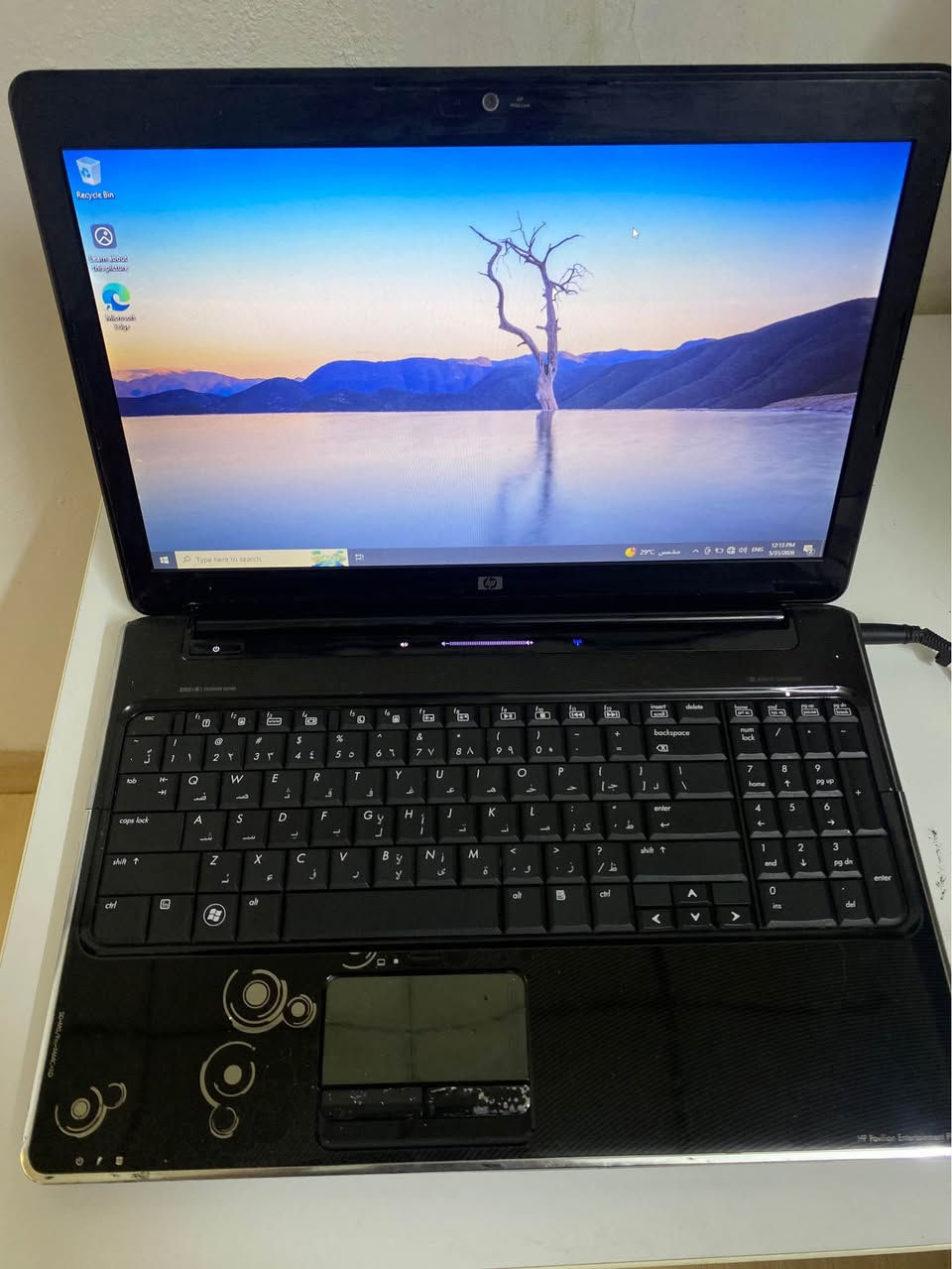 80الف وبيه مجال لابتوب HP Pavilion dv6 الجهاز نظيف ومستعمل بعناية، تم عمل صيانة كاملة وتنظيف داخلي له، وتنصيب نظام جديد
⚙️ المواصفات
 المعالج (CPU): Intel Core 2 Duo P8800 بسرعة 2.66\text{ GHz} (معالج قوي واعتمادي جداً).
 الذاكرة (RAM): 4GB RAM (تضمن استجابة سريعة وسلاسة في التنقل).
 النظام (OS): ويندوز 10 محدث بالكامل مع كافة التعاريف الرسمية الحديثة.
 الملحقات: يأتي مع الشاحن الأصلي الخاص به
🎮 قسم الألعاب (تشغيل ببجي وألعاب مميزة):
الجهاز ممتاز لتشغيل الألعاب والمتوسطة
 لعبة ببجي (PUBG Mobile): يمكن تشغيلها
 ألعاب شهيرة أخرى: تشغيل ألعاب مثل Counter-Strike و GTA San Andreas و Need for Speedبكفاءة والعاب اخرى
🎯 الاستخدامات اليومية الممتازة للجهاز:
 الدراسة والتعليم: مثالي جداً للطلاب للمحاضرات، البحوث، والدراسة أونلاين.
 الأعمال المكتبية: سريع جداً في تصفح الإنترنت، فتح مواقع التواصل، واستخدام برامج الـ Office (ورد، إكسل).
 الترفيه المنزلي: ممتاز لمشاهدة الأفلام واليوتيوب بدقة عالية بفضل شاشته الواضحة وصوت الـ SRS النقي.
⚠️ ملاحظة هامة جداً (للأمانة وثقة البيع)
الإنترنت يعمل على الجهاز بسرعة واستقرار تام عبر كابل الشبكة الأرضي (Ethernet) والواي فاي الداخلي يحتاج فقط لتفعيل الجهاز لقطة ويفيد جداً للاستخدام المنزلي أو المكتبي الثابت على الكابل لانه بطاريه الجهاز ميته ويحتاج على بطاريه جديده او ربطه على الشاحن طوال الاستخدام ولن تحتاج لبطاريه
 📍 الموقع: أربيل لاوان ستي (التسليم مباشر ومتاح فحص وتجربة الجهاز قبل الشراء)
 💰 السعر: [80] الف (وبيه مجال للشراي الفوري الجاد) أربيل, العراق


**إذا كنت صاحب هذا الإعلان وتريد حذفه لأي سبب، رجاءا أرسل رسالة إلى الدعم الفني**
