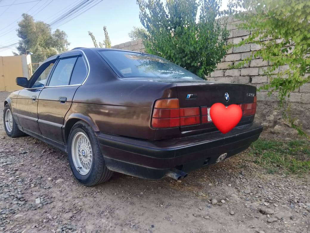 السلام عليكم بي ام للبيع موديل 92 حجم 525 طخم تايرات جديد تشتغل  منضومه غاز وبانزين سلايت كير اتماتيك جامات كهرب تبريد شغال شرط  رقم نينوى دولي بسمي مصبوغه جماليه محرك بي تبخير كير شرط طخم معمر جديد وسياره مكفوله من كلشي السعر 55وبي مجال شي قليل ***********
