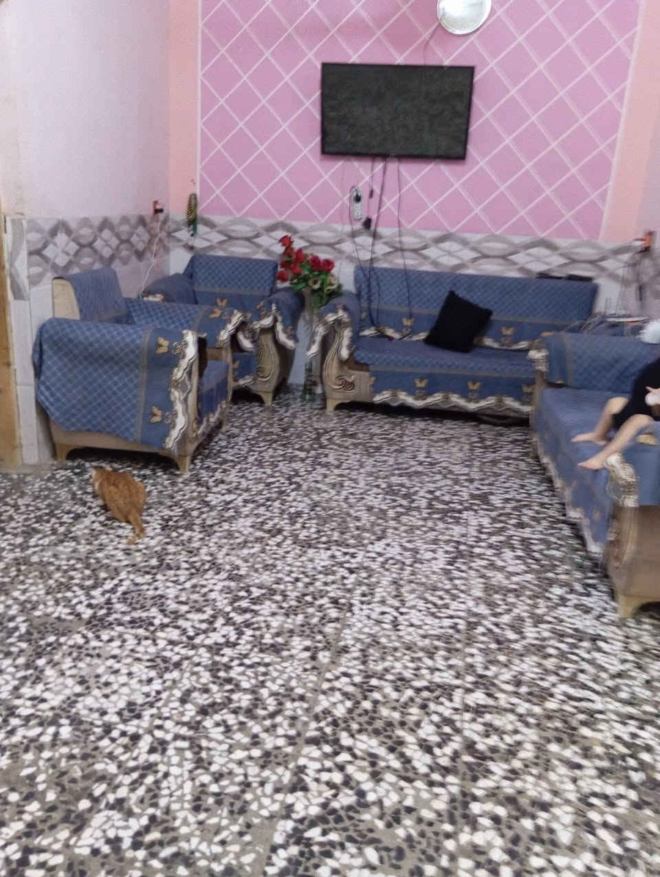 السلام عليكم بيت للبيع مساحته 114طابقين يحتوي على 3غرف وملحقاته سند 25 اقرار مباشر طريق البوبيات عمود 86بدايه الحر الصغير سعره 83مع المجال أو مرواس بقطعه ارض مع الفرق حسب القناعه ويوجد ساحه أمام البيت يعني ماكو جار كبالك
يبعد عن الامام 3كيلو ونص 
اي استفسار الخاص موجود أو اتصال***********
