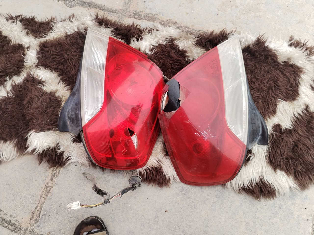 ١.مسجلات اثنين ١٠٠
٢.مازدات اربعه ٣ جهه السايق واحد جهه الصدر ٥٠
٣.بكلايت خلفي اثنين ٣٠ 
٤.مشط نظيف حاويه ١٠٠
٥.دكشن حاويه مامشدود السعر ٢٠
الاتصال ***********
