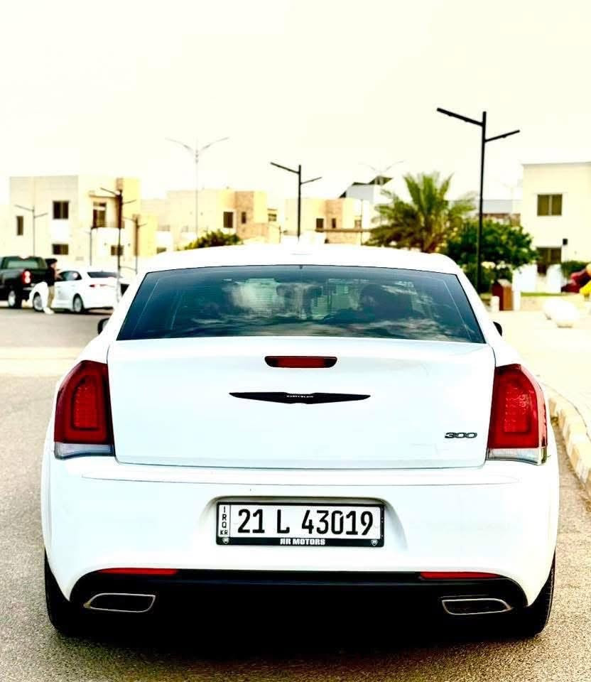 سلام عليكم السيارة للبيع نقد فقط
.
اوباما C300 وارد امريكي 2023 الاصدار الاخير🇺🇸
.
لون ابيض السيارة بيها شبر صبغ بلجاملغ الامامي  وبنيد مبدل بلادي نفس لون بدون صبغ
السيارة كلش جديدة وتسجيل وهزة جديد رقم سليمانية
.
💵السعر 280 ورقة وبيها مجال حق الجية
•
المواصفات 
بجم S طويل دبل لحية
ماشية 17 الف
محرك V6
دفع خلفي (تو ويل)
لايت زنون وبلوجكتر زنون LED
شاشة كبيرة كار بلي 
صاج ملكي 
ويل كب 20 وتايرات الشركة
بصمة 
كامرة دوارة 
تحكم ستيرن 
•••••
مكان السيارة صلاح الدين تكريت
***********
