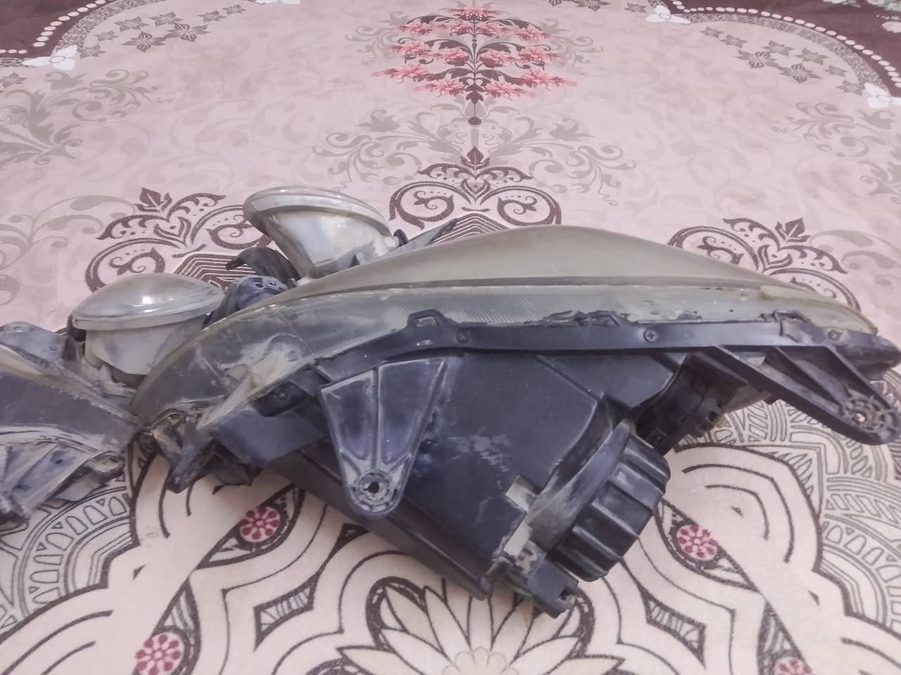 زوج لايت مستعمل نظيف كلش بدون اي كسر مع بروجكترات أمامي مال دعاميه فولكس صالون سعر (٥٠ ) ***********
