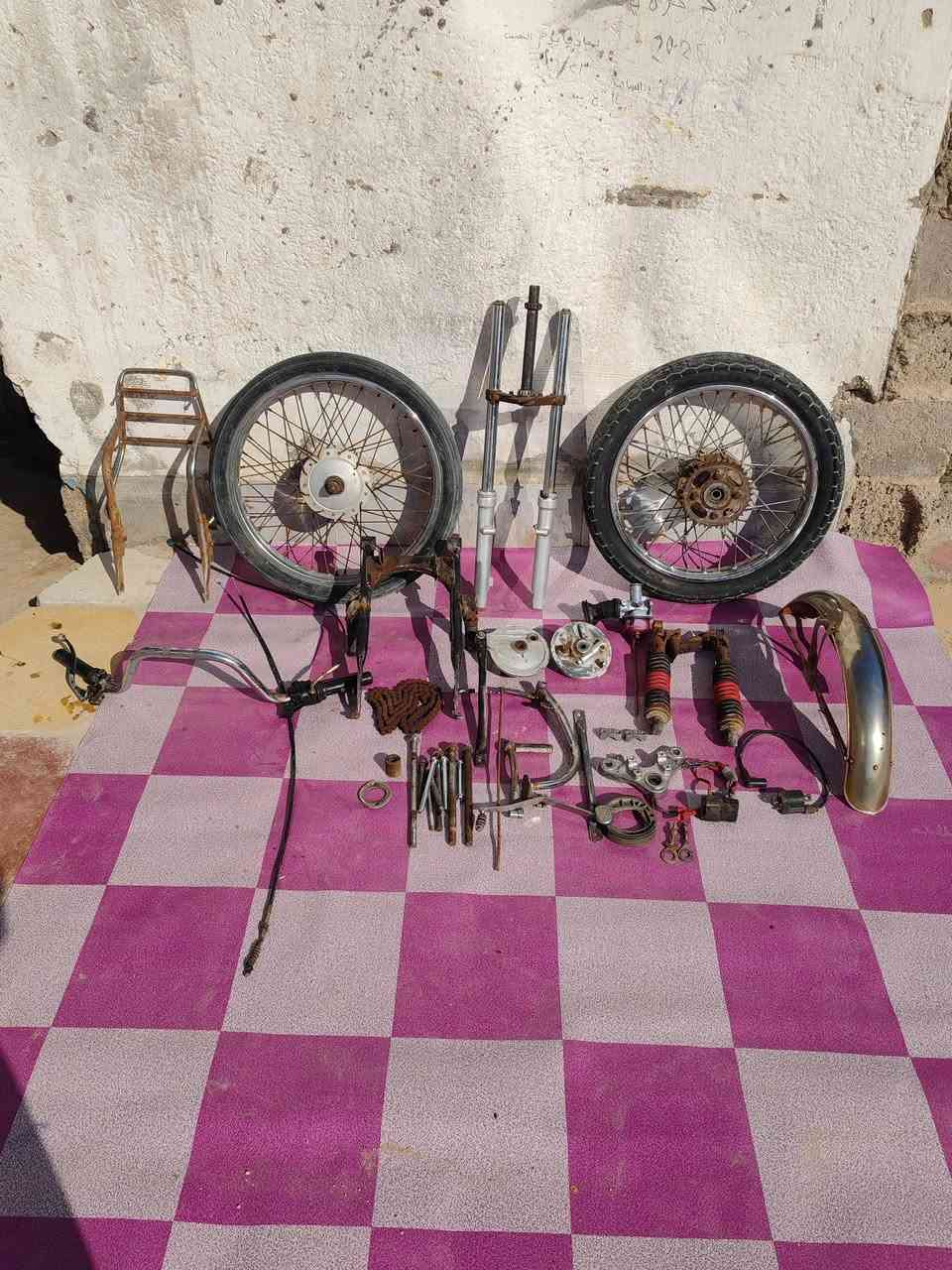 السلام عليكم غراض تعميره كامله للبيع تعال وشد السعر 75 إلف قفل المكان البصره الهارثه ***********
