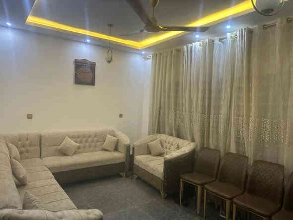 بيت للبيع ١٦٠ متر واجهه ٨ ونزال ٢٠ ثلاث طوابق 
(طابق ارضي ) بصف الركن قريب على منتزه 
كراج وحديقه مدخلين صاله ومطبخ وحمام وحولي وغرفه 
(طابق الثاني) 
غرفتين وحمام وحولي 
(طابق الثالث) معزول ودرج خارجي 
صاله ومطبخ وحمام وحولي صغير وغرفتين وسطح 
الموقع الغزالية شارع المشجر مربع المسيح 
للاستفسار مكتب المشجر للعقار بداية شارع المشجر مقابيل محطة
***********
***********
***********
