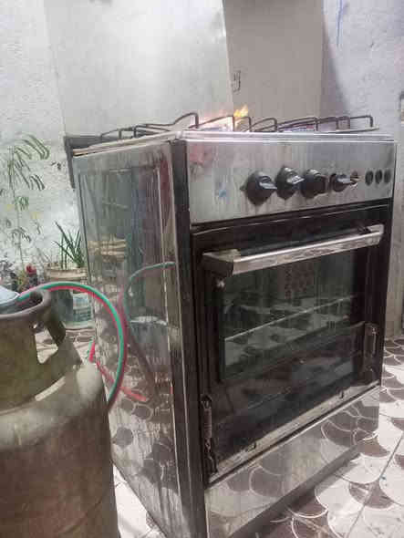 طباخ شغال شرط الفحص سعره30 بي مجال للشراي مكانه كريميه ***********
